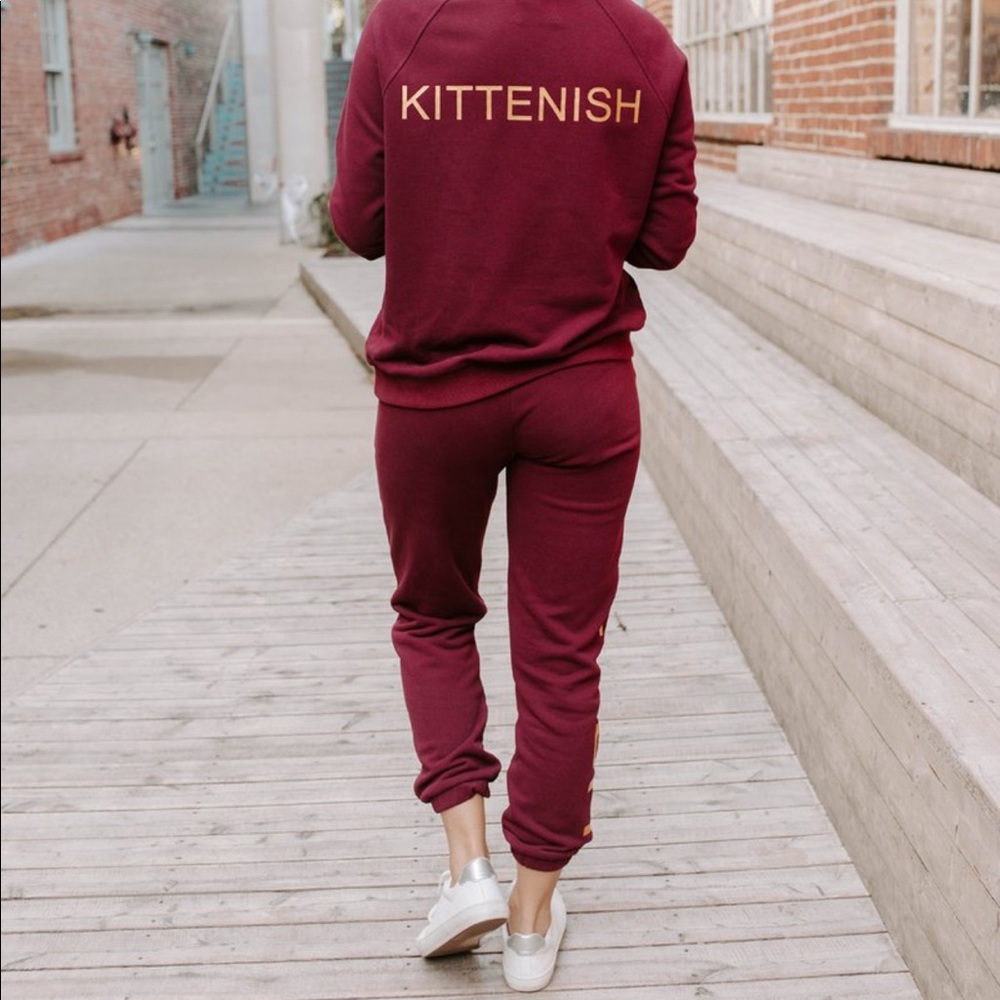 Kittenish Burgundy jetsetter logo set, size medium
